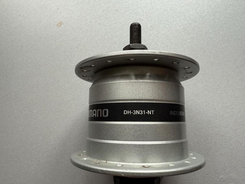 Динамо втулка Shimano DH-3N21 в чудовому стані