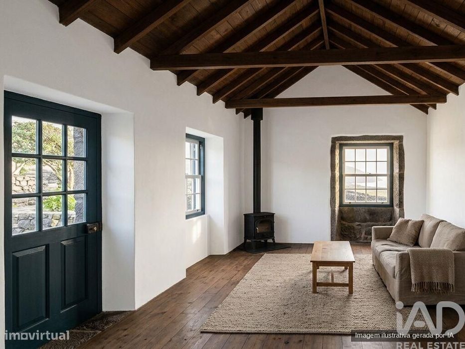 Casa tradicional T3 em Ribeiras de 207,00 m2