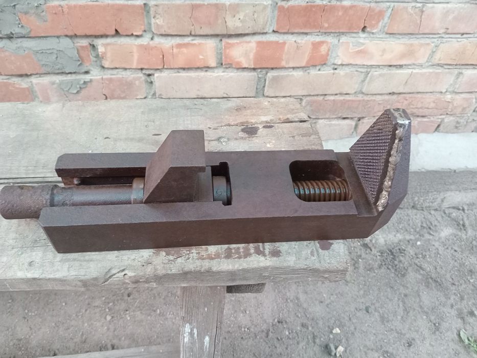 Продам лещата робочі