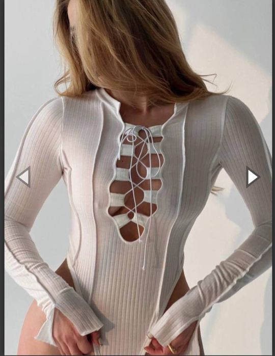 Білий бодік з затяжками
