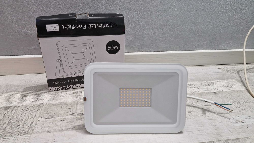 10 unid Projetor LED 50W Ultraslim (IP65 Exterior)