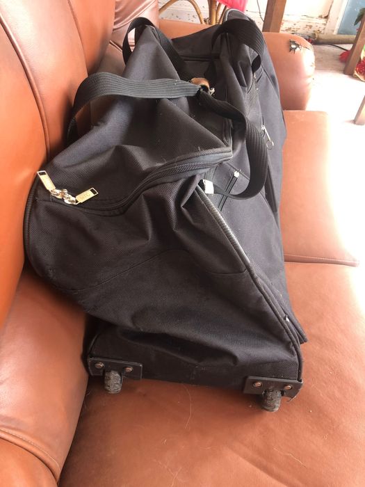 Trailer com rodas ou saco viagem mala