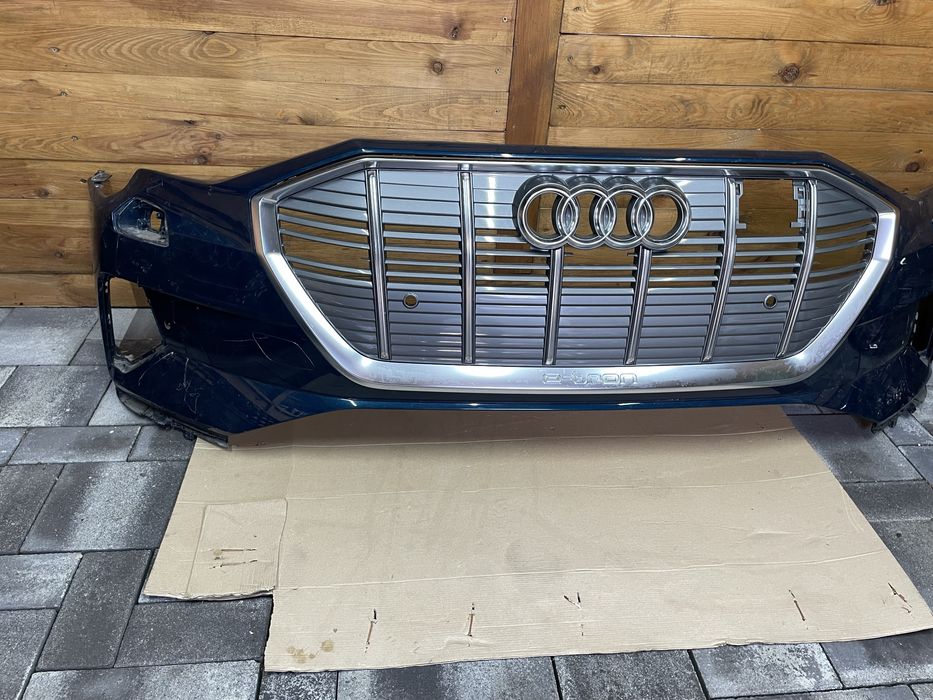 Бампер Audi E-tron 4KE