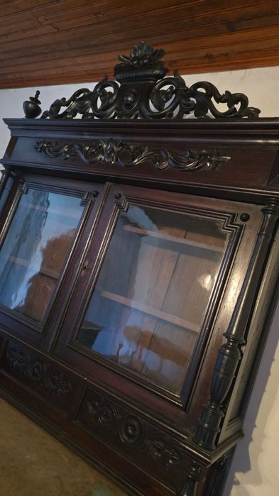 Móvel em madeira massiva