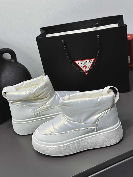 Дутики женские, белые, корткие, зимние