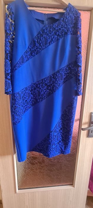 Elegancka sukienka w pięknym kolorze rękaw 3/4