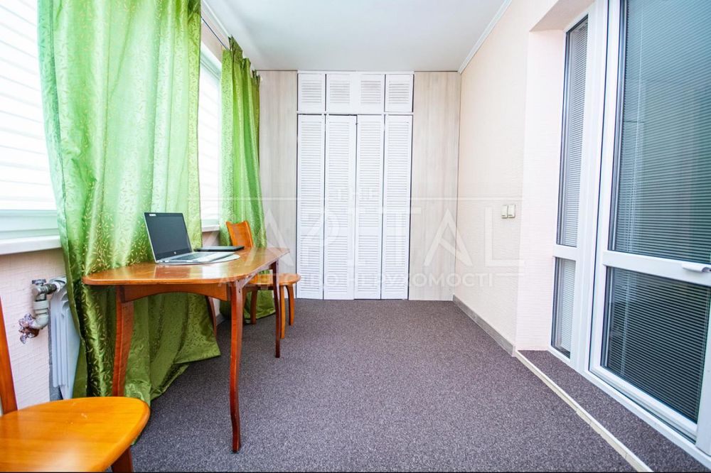 Продаж Фасад! Перший Поверх! Науки 86! Голосіївській Район! 995$ за м²