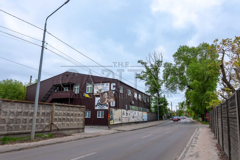 Фасад Окрема Будівля СТО/Приміщення 1200 кв.м під Виробничі Складські цілі/Ділянка 10 соток у власності/вул Центральна Осокорки