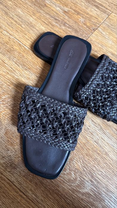 Босоніжки шльопки шкіряні H&M premium