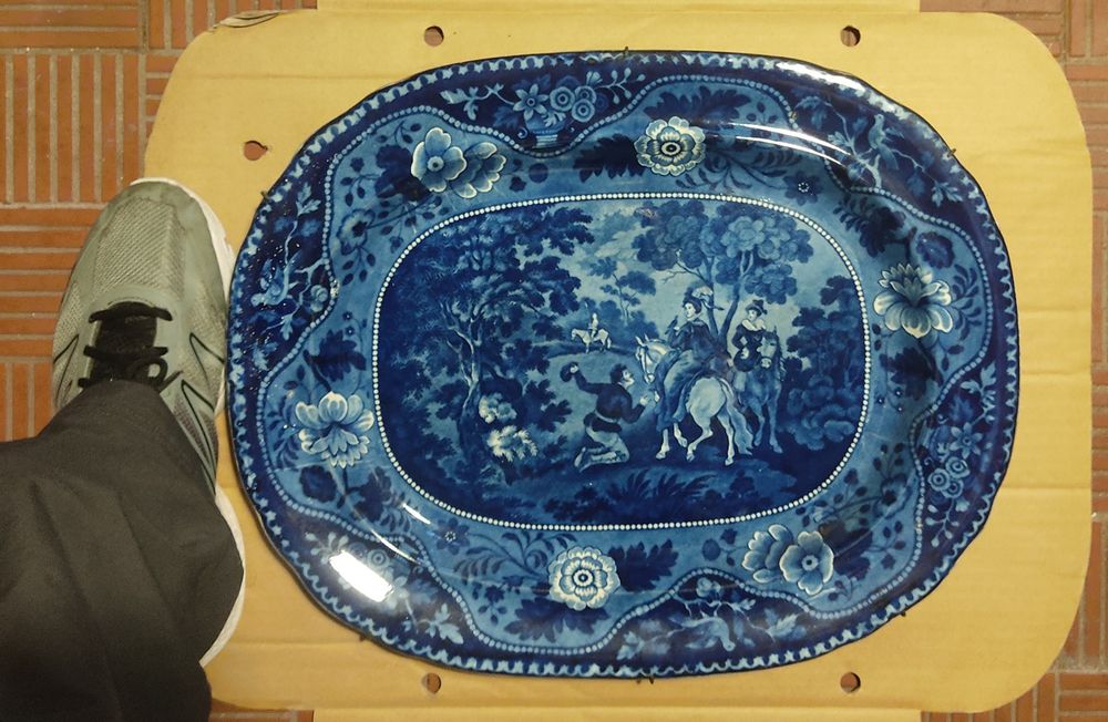 Prato de cerâmica antigo decorativo " Sancho Panza and the Dutchess"