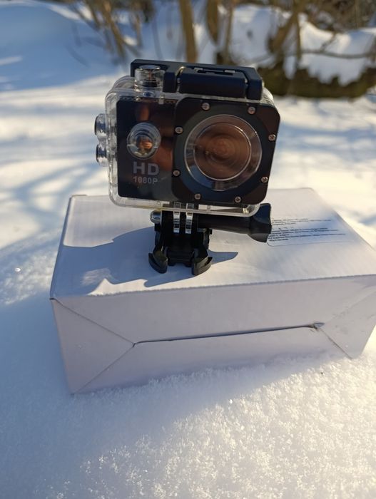 Екшн камера з кріпленням на шолом