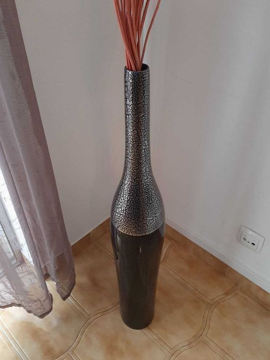 Jarra decorativa preta e prateada