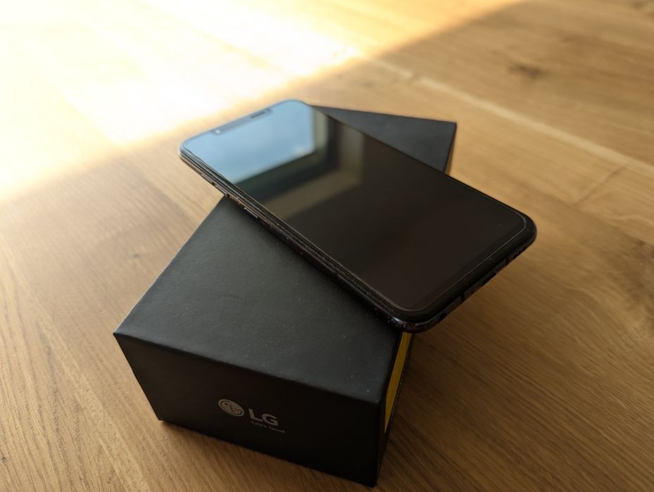 Smartfon LG G8s zestaw