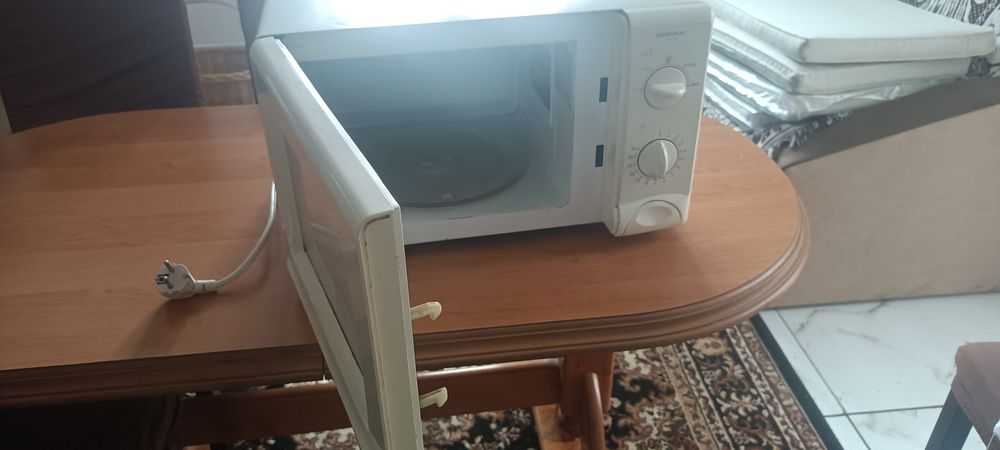 Sprzedam  mikrofalówkę na działkę.