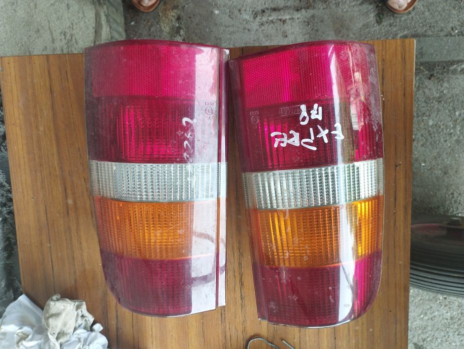 Lampy tylne Ford Escort Express 2 szt.