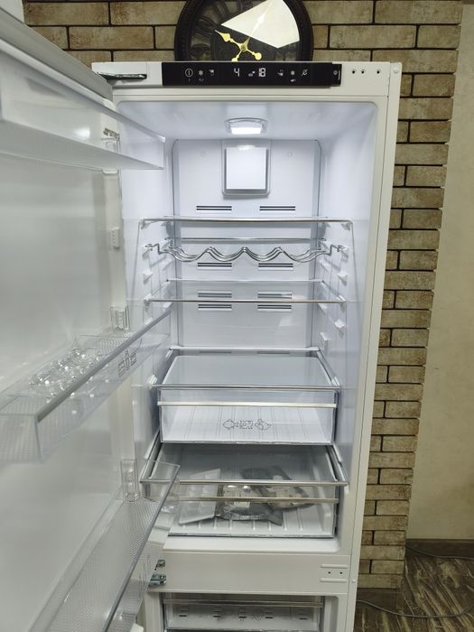 Двокамерний холодильник під забудову Smeg NoFrost A+++