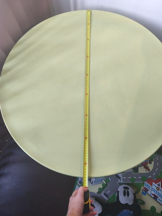 Mesa e cadeira de criança usada