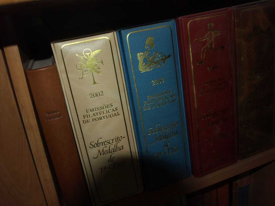 subescritos de 1º dia com respectivos selos