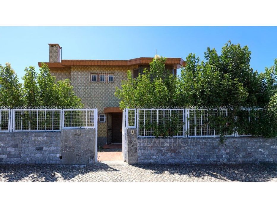 Moradia T6 em Monte Abraão