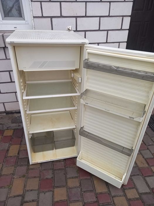 Продам холодильник AEG