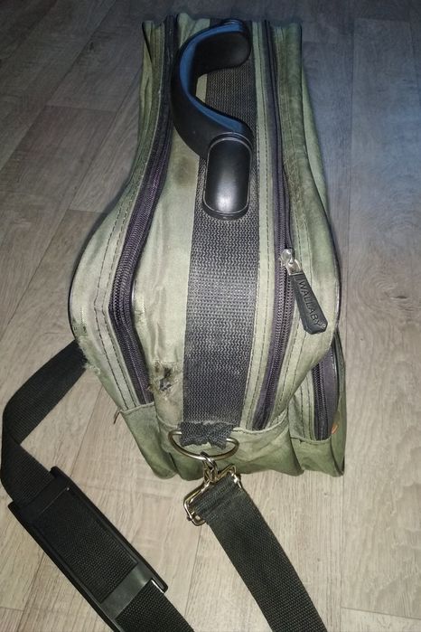 Мужские средние сумки.