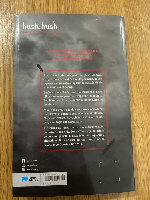 Livro "Hush, Hush"