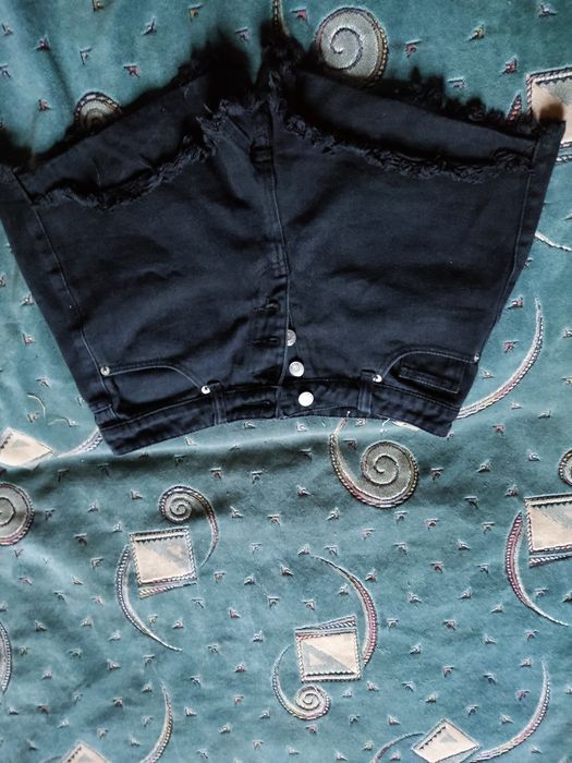 Продам джинсові шорти