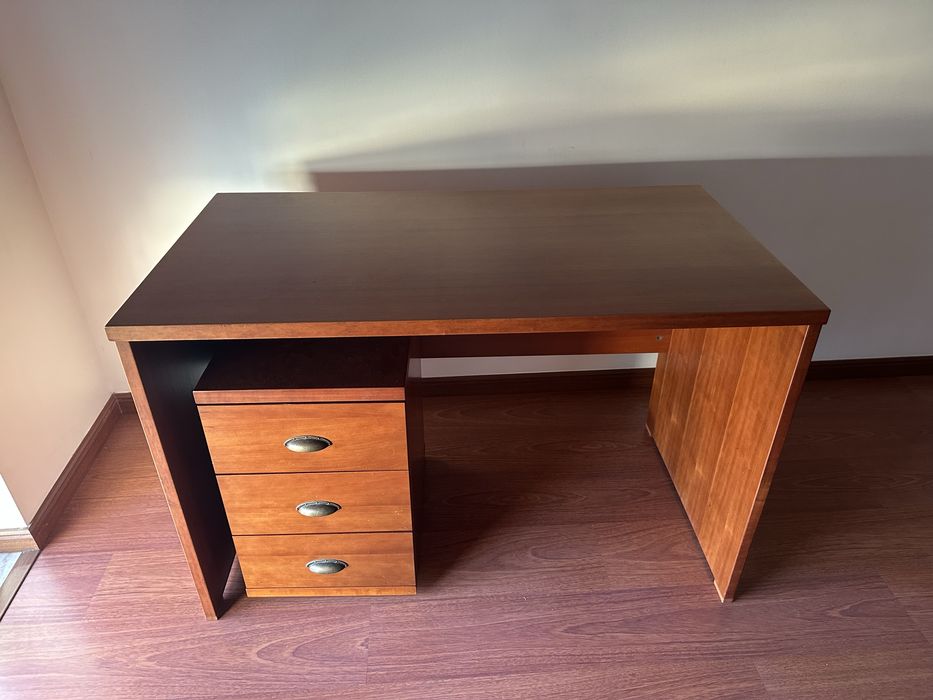 Mesa de madeira para escritorio com gavetas