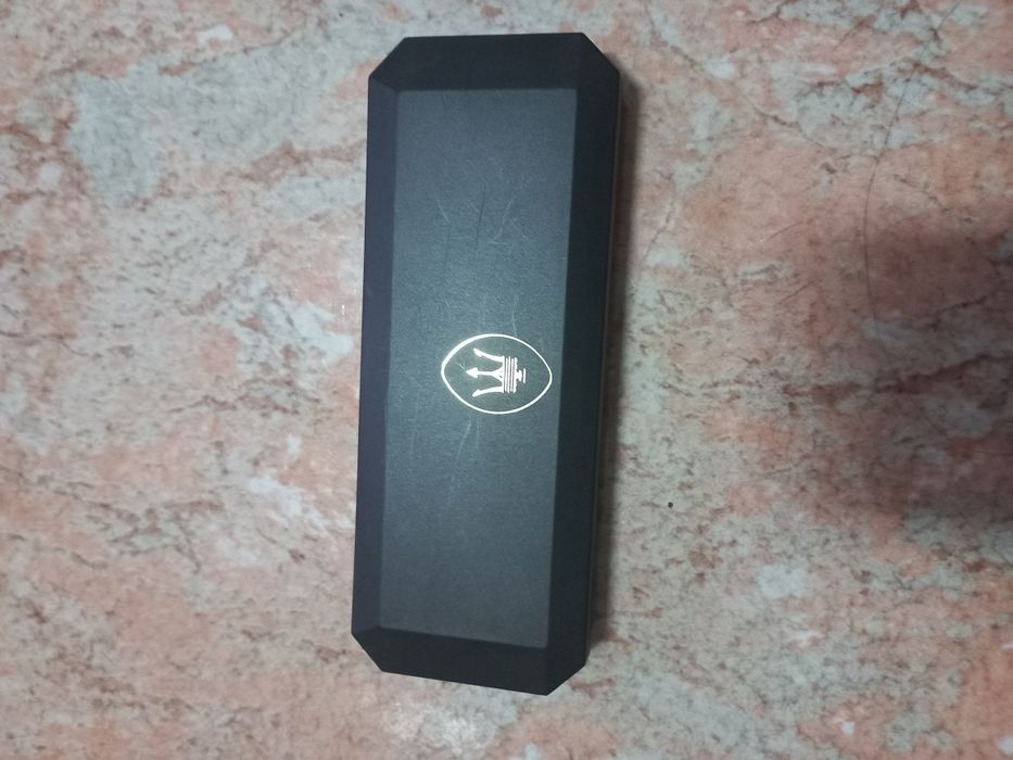 Caneta dourada Maserati como nova