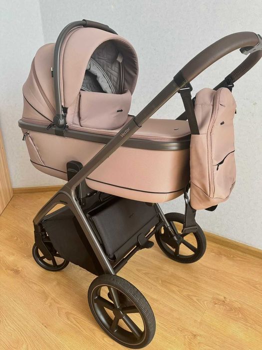 Продаю коляску Carrello Vector 2 в 1 + автолюлька Carrello Vega. Колір Cupcake Beige.