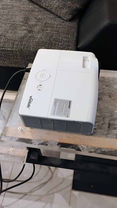 Witam posiadam na sprzedaż projektor