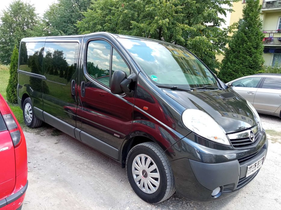 Opel Vivaro 2.0 115 koni 2013 rok 9 osób