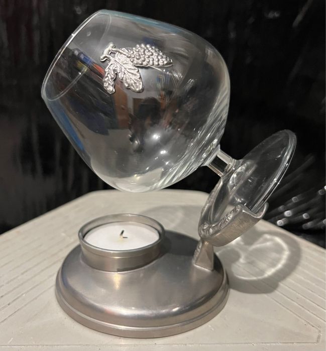 Copo de brandy  com base em estanho