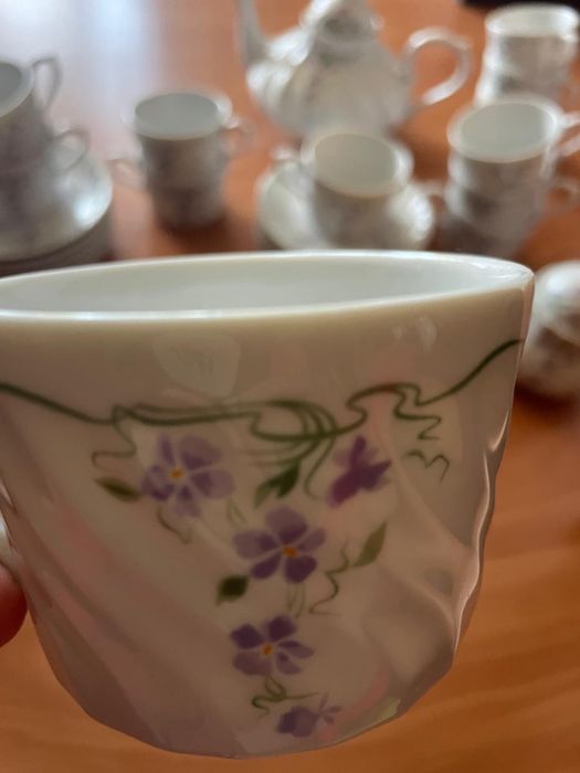 Serviço de chá completo 12 chávenas, açucareiro, bule e leiteira 45€