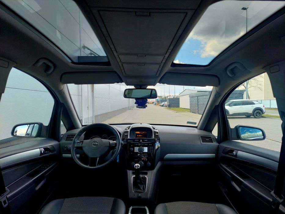 Wynajem samochodu 7 osobowego vana z gazem LPG hak