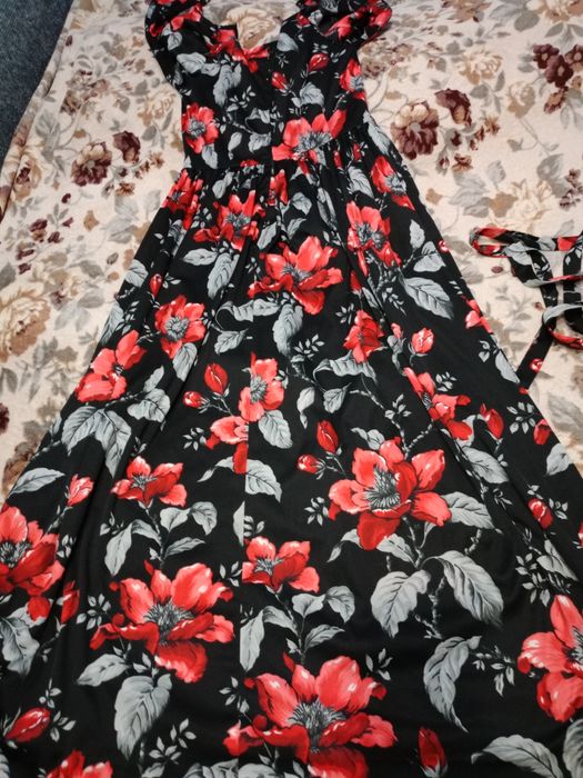 Платье чёрное в цветы