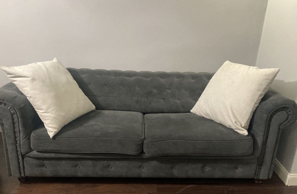 Dwie kanapy chesterfield