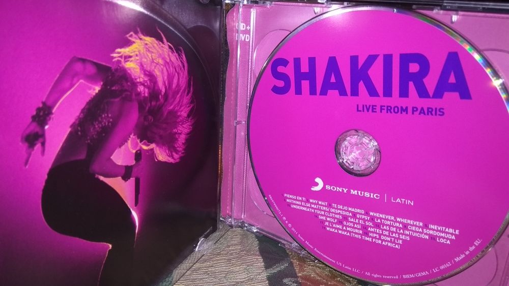 CD+DVD• Shakira- Live from Paris