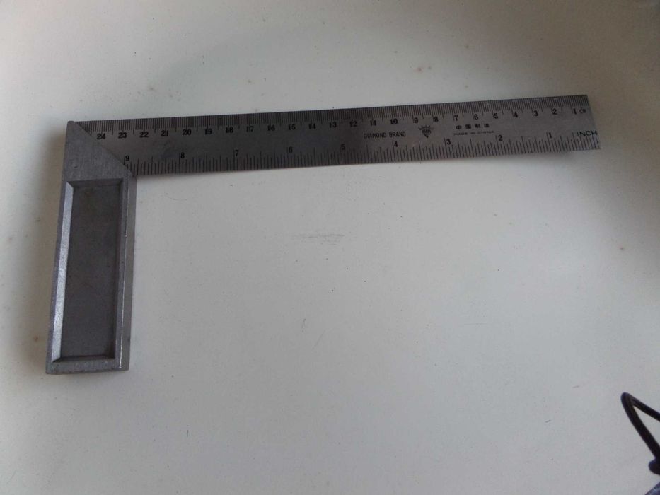 Kątownik stalowy 250 mm