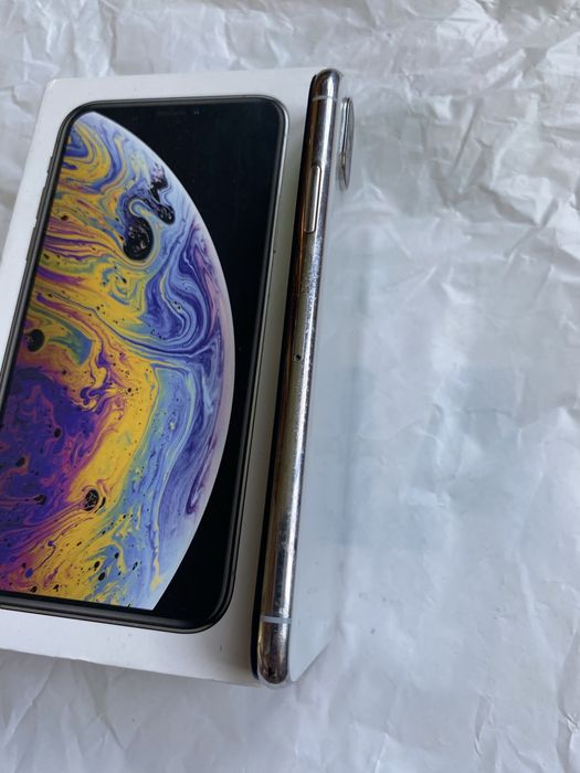 iPhone xs 64 гб, отличное состояние.