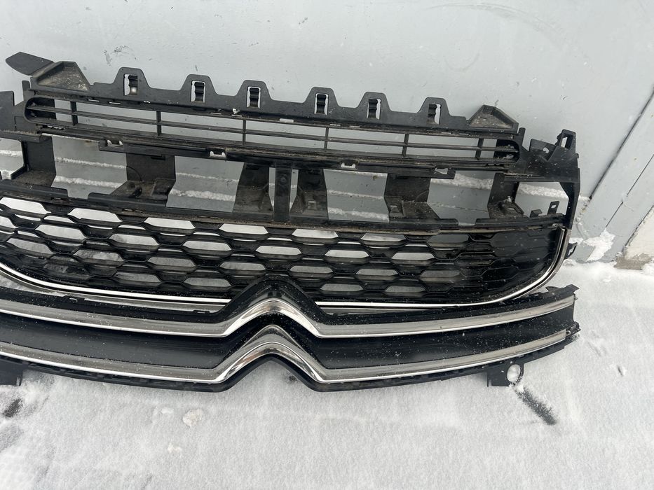 Citroen c4 grand picasso решітка радіатора.