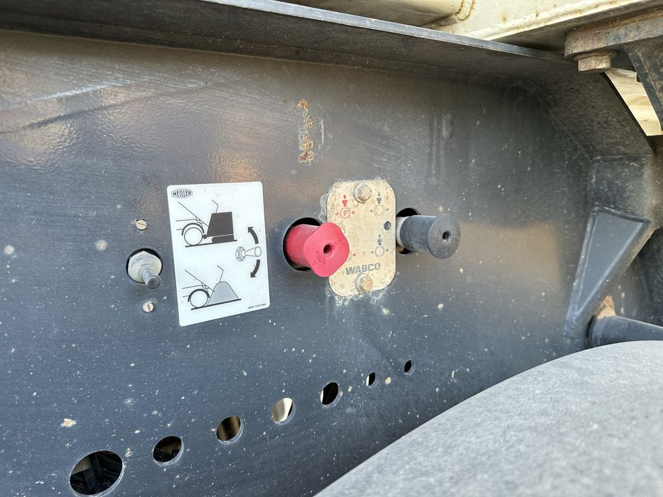 Продам Daf XF105 2010 рік Причеп самоскид MEILLER MHPS 41/3S 2015 рік