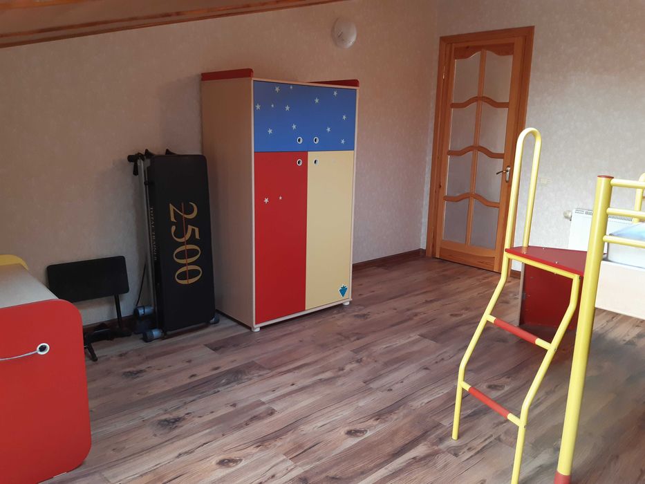Продам 3-х к/к з гаражем у Центрі