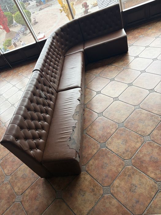 Продам дивант та інші меблі для кафе , ресторан.