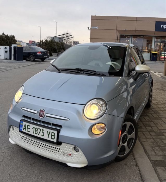 FIAT 500e,2015год