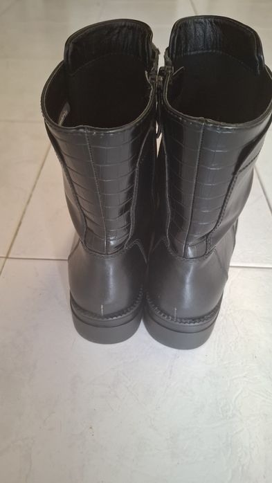 Botas em pele n.39