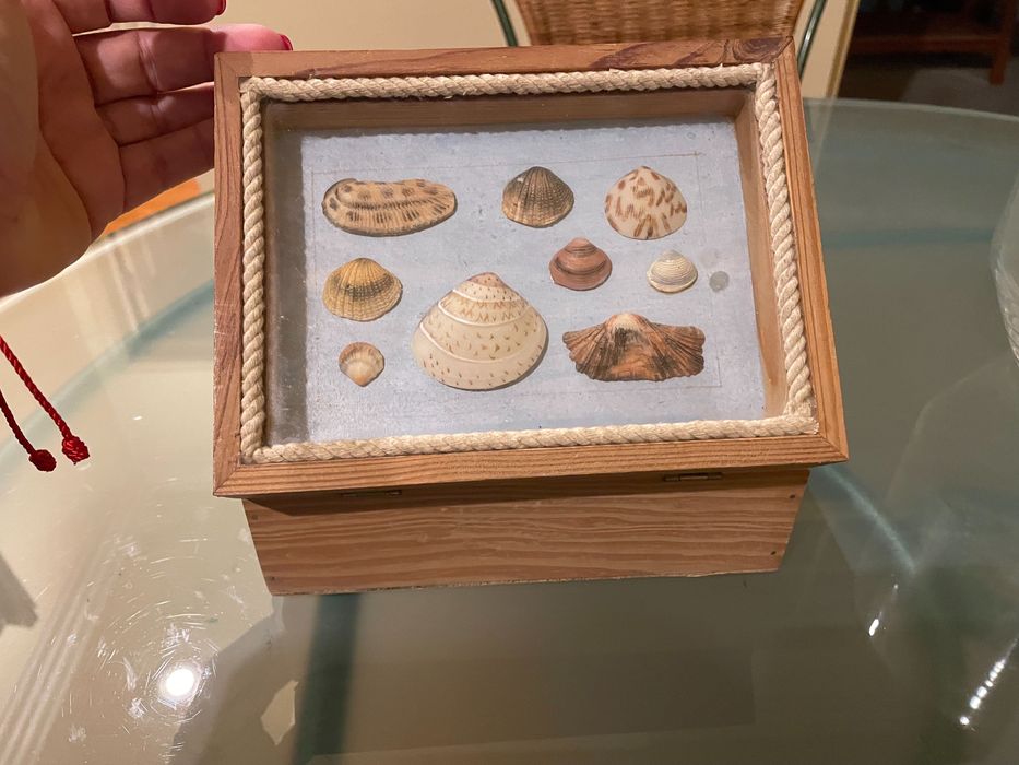 Caixa/Guarda-jóias com conchas