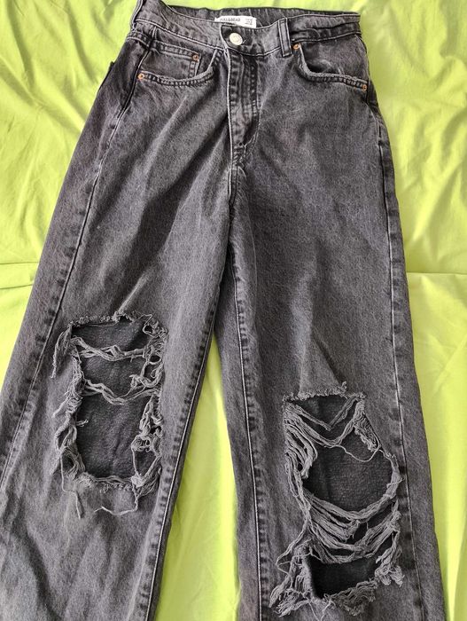 PULL & BEAR. Ładne jeansy dzwony.