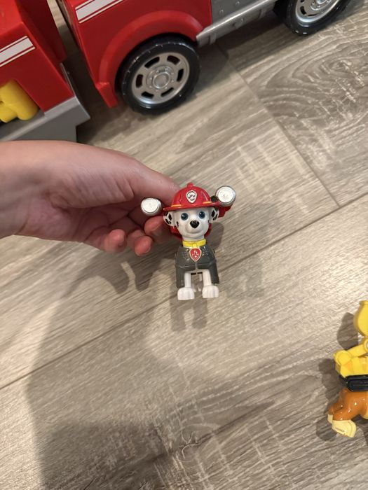 Camião patrulha pata + personagem