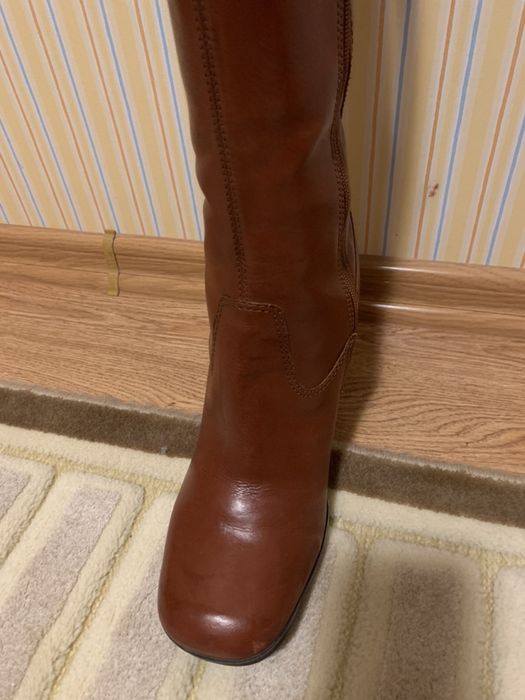 Продаются женские сапоги